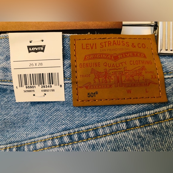 Levi’s 501 Original Cropped (26x28) - Picture 5 of 9